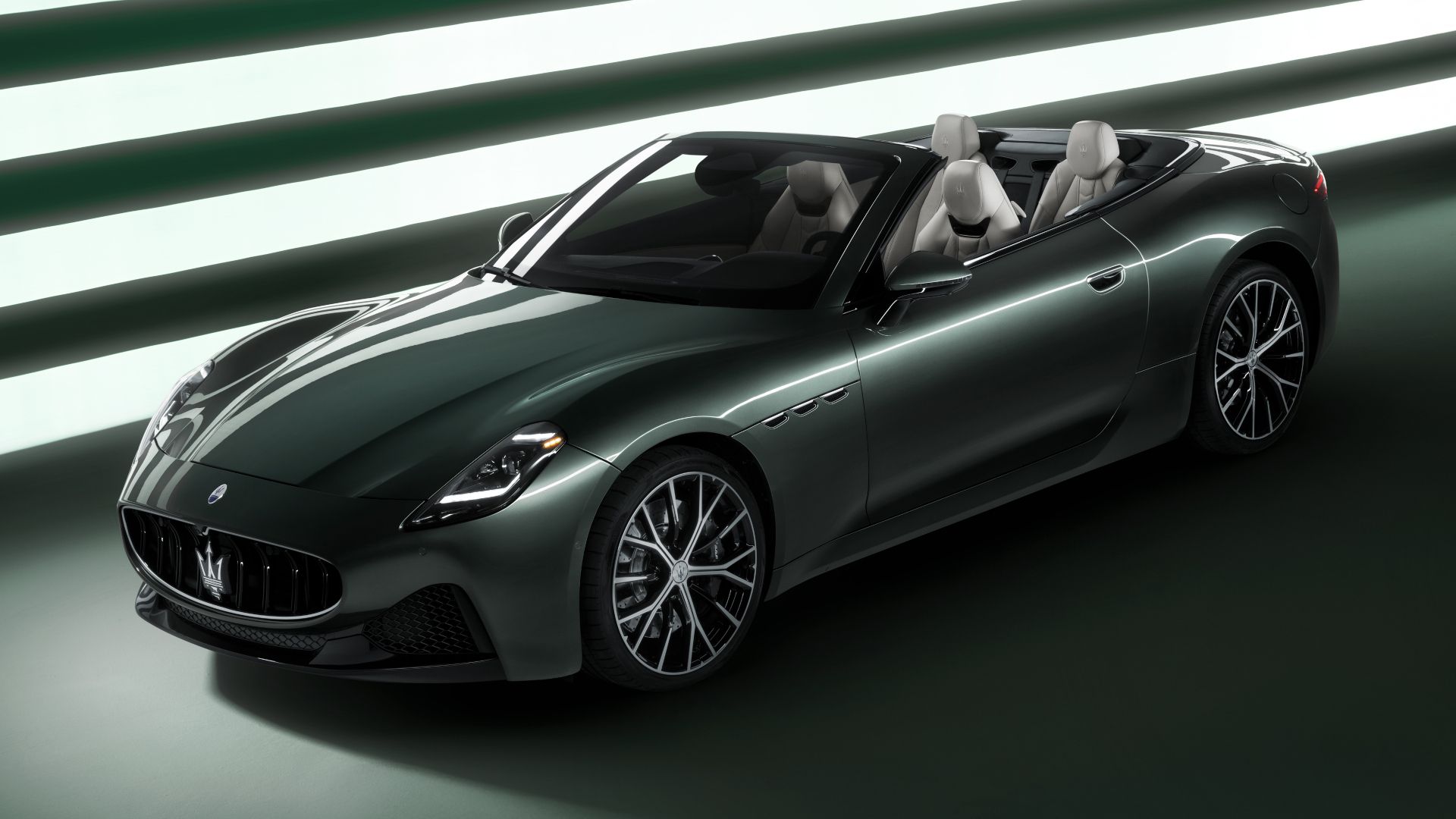 Maserati Expands GranCabrio Lineup With New Entry-Level 483