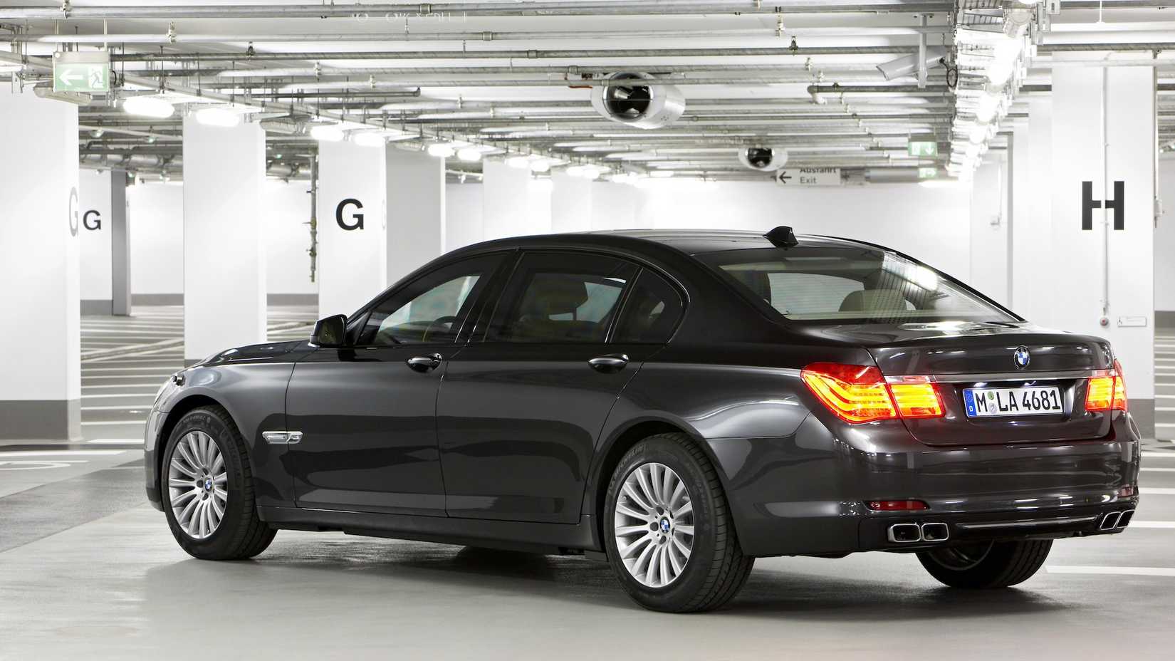 2003 BMW 7 Series High Security Black Rear Angled View