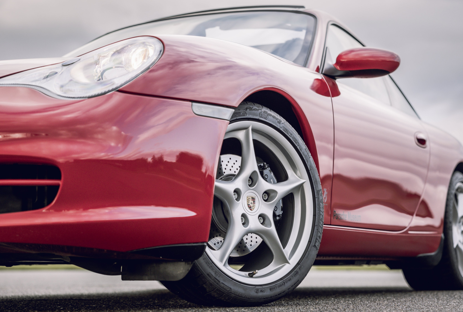porsche-911-996-close-up.png?w
