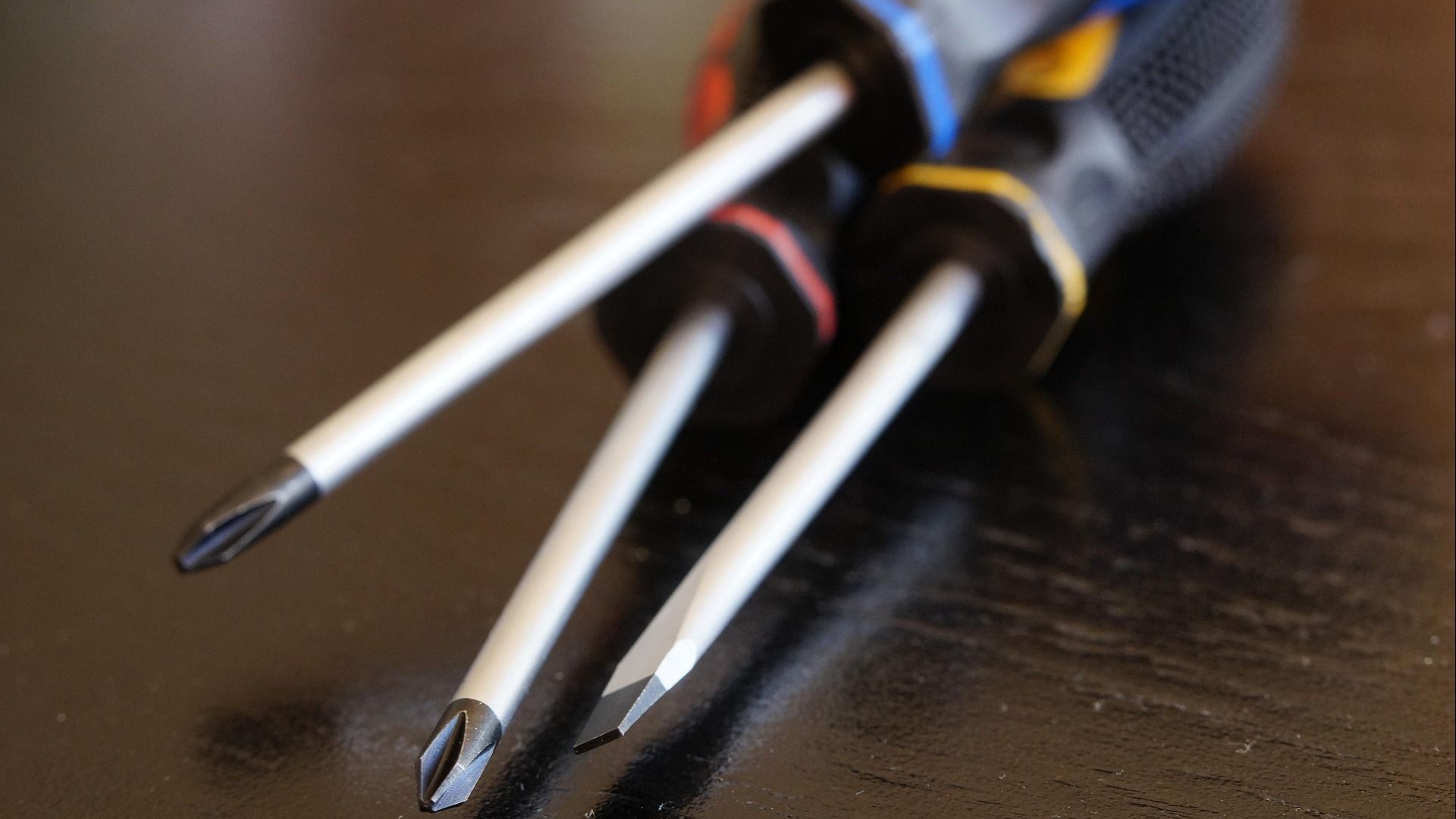 Screwdrivers stock photo Efraimstochter Pixabay
