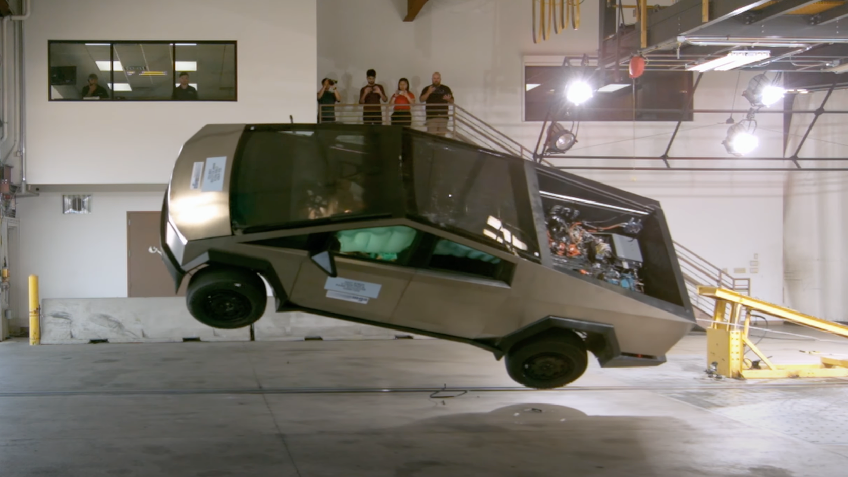 2024 Tesla Cybertruck NHTSA Crash Test Rollover