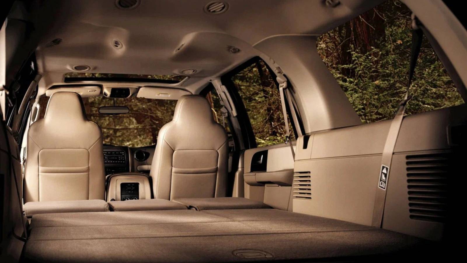 Ford Cubicles Ford's Latest Patent Turns Your SUV Into An Outdoor Theatre