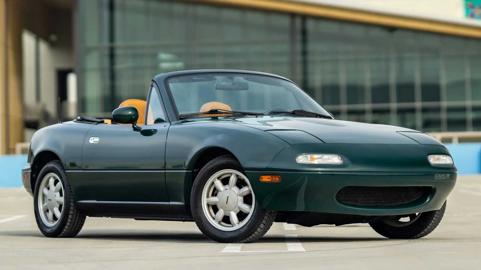 1991 Mazda MX-5 Miata Limited Edition NA Top Down Green Front Angled View
