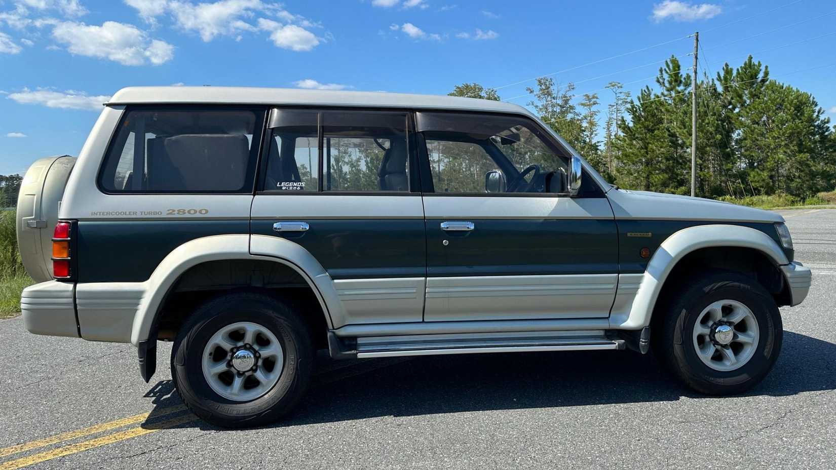 1995 mitsubishi pajero strana