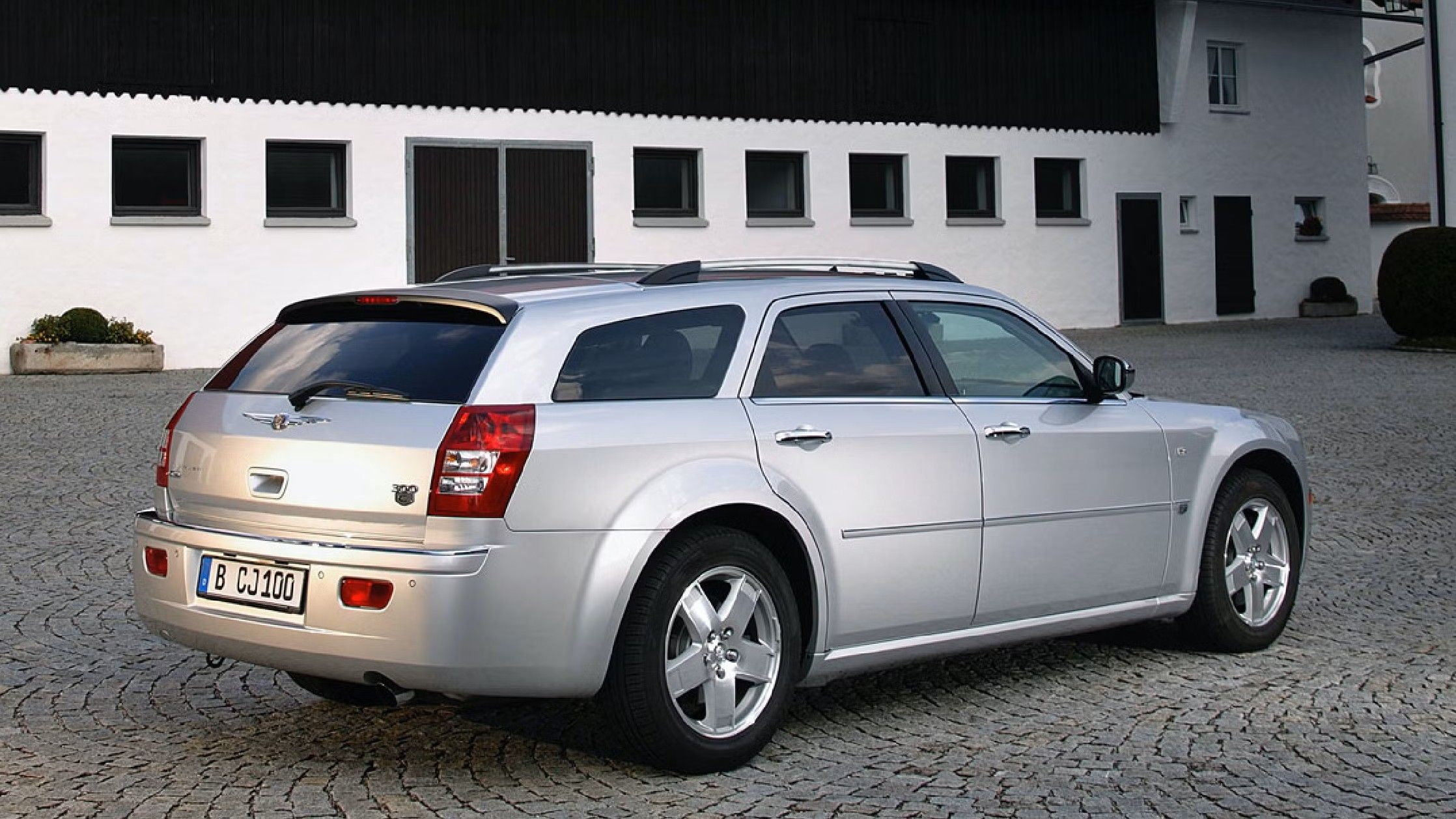 The Poor Man's Bentley: History Of The Chrysler 300