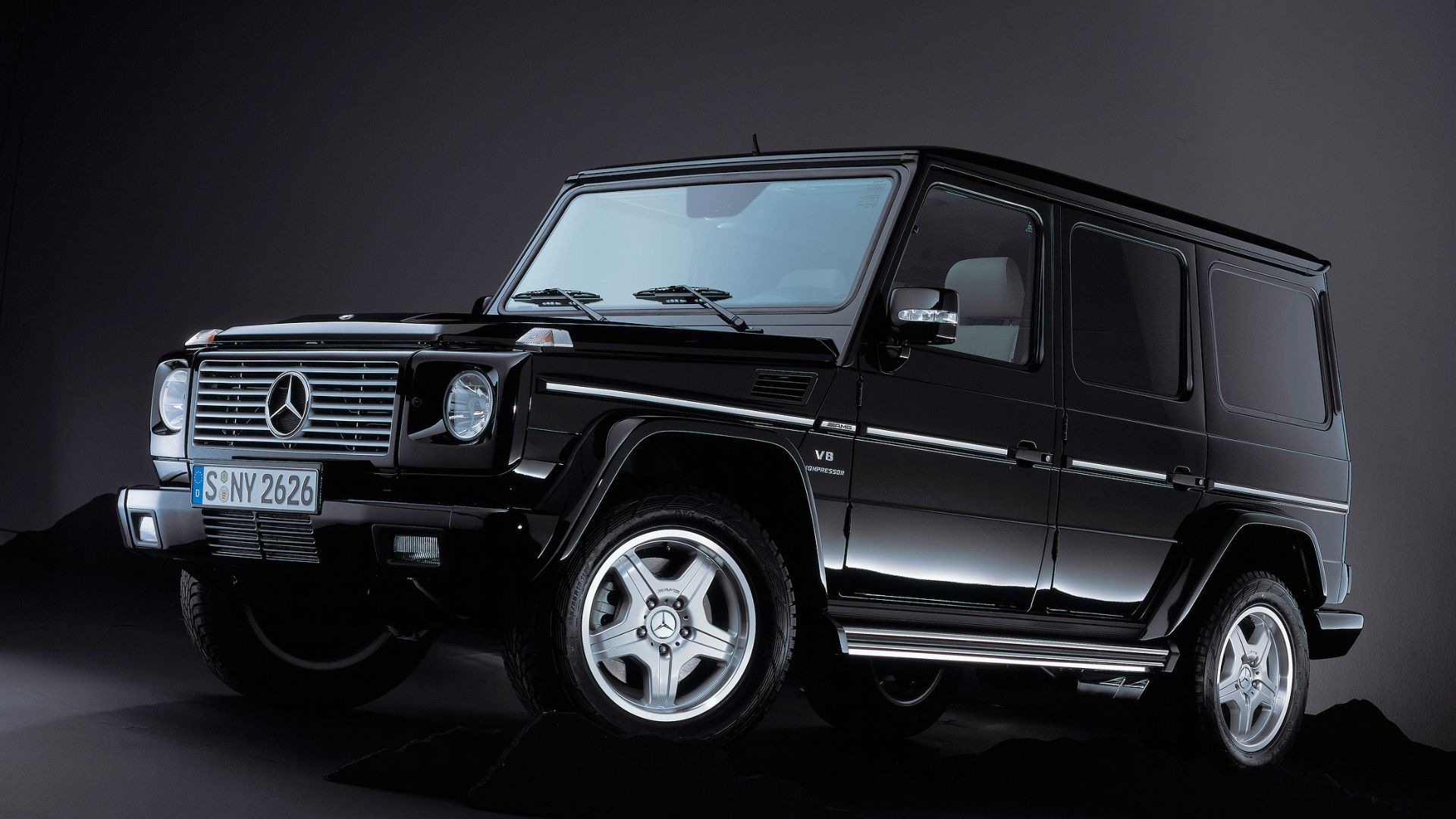 Mercedes-Benz G 55 AMG ブラックとCLS ホワイトのセット Mercedes-Benz G 55 AMG - The Grand Finale - YouTube