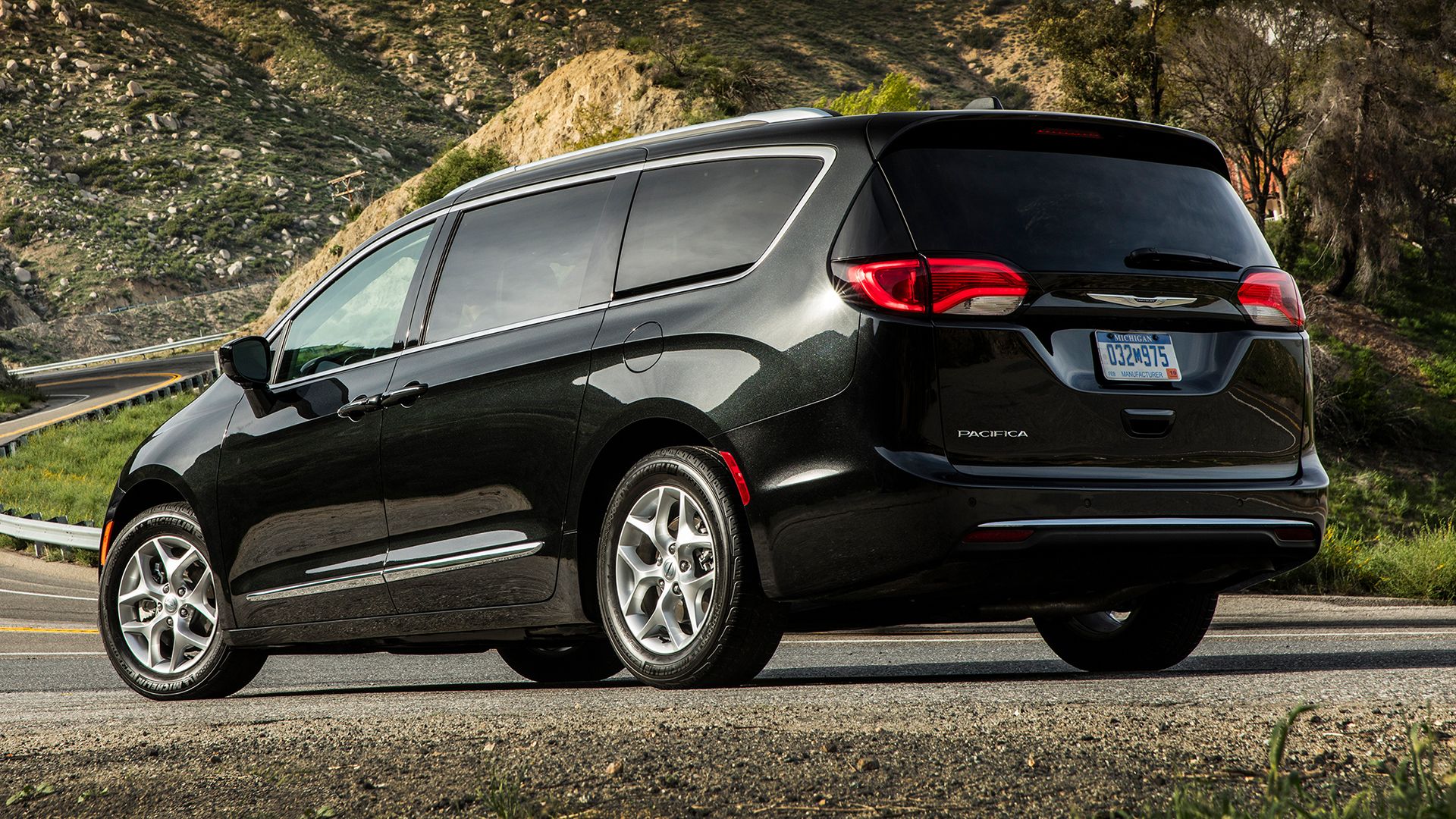 Chrysler Pacifica Generations: All Model Years | CarBuzz