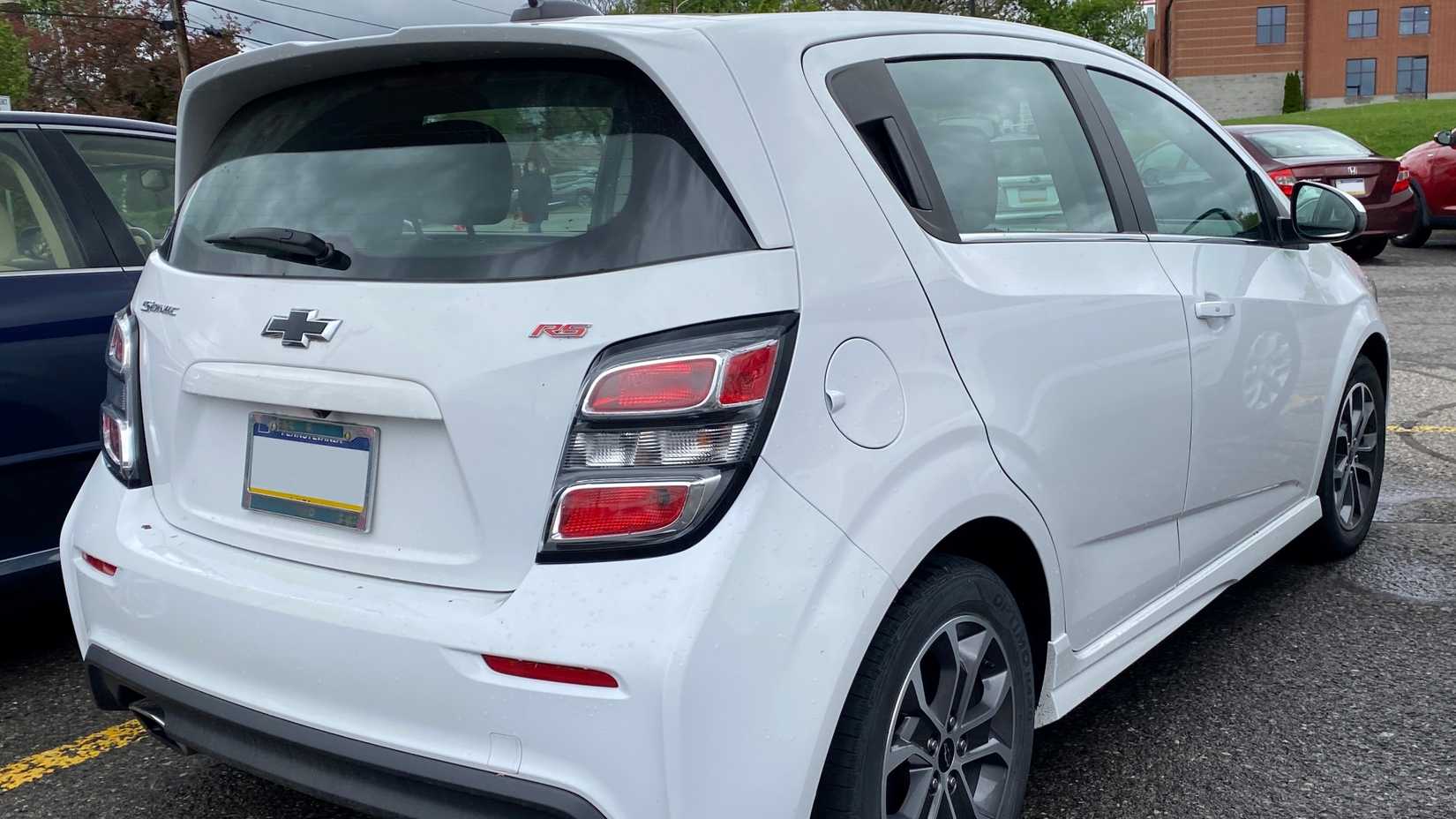 2019 chevrolet sonic lt rs rear1