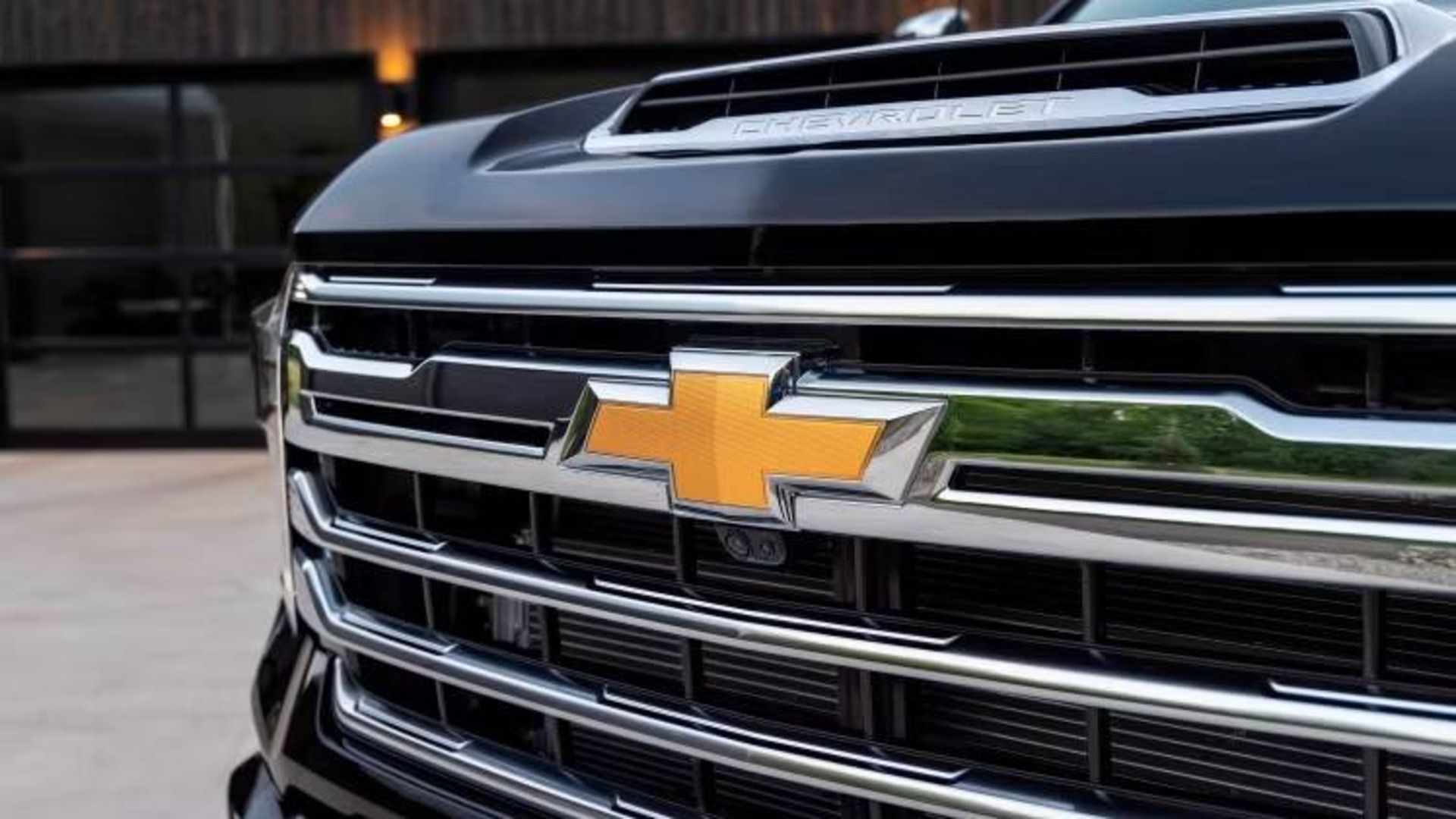 Next-Gen GM Trucks Will Still Have 6.6-Liter Engines: Report