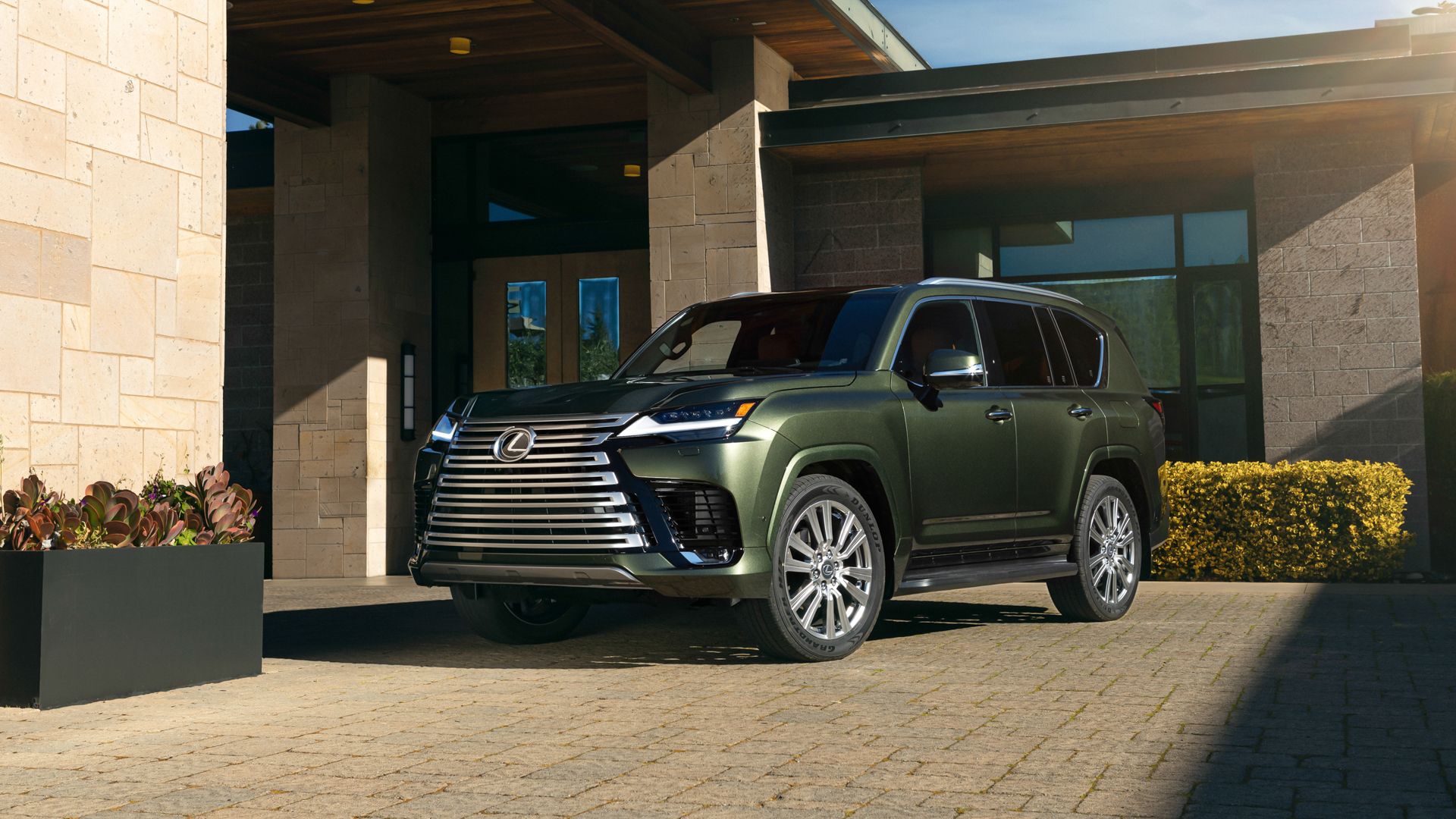 Infiniti’s Big SUV Beats Lexus Once Again