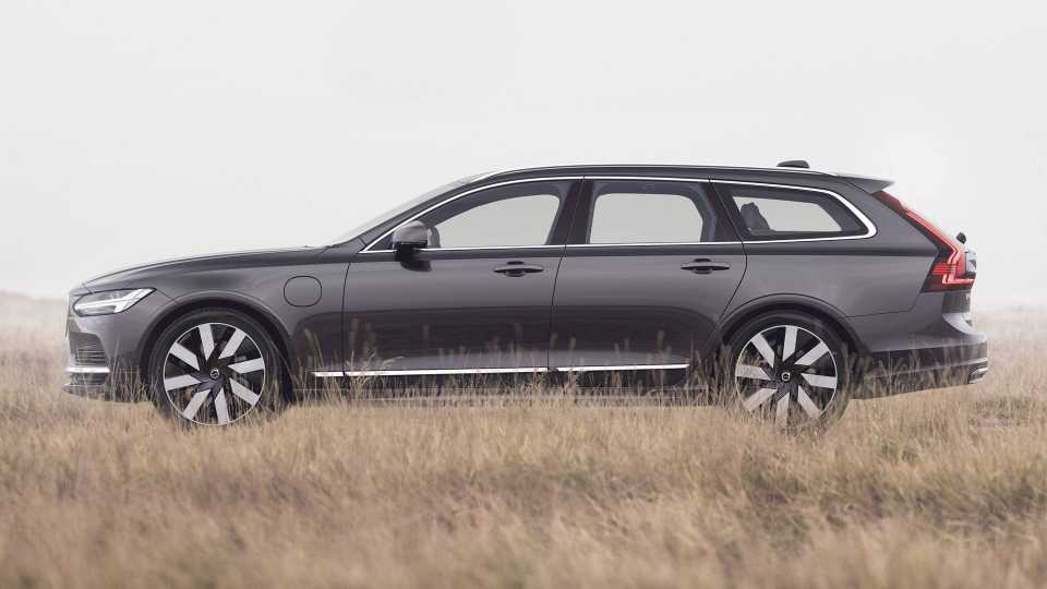 2025 Volvo V90 Cross Country Pricing, Photos & Specs