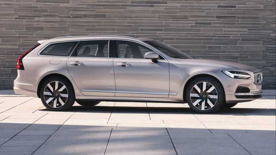 2025 Volvo V90 Cross Country Pricing, Photos & Specs