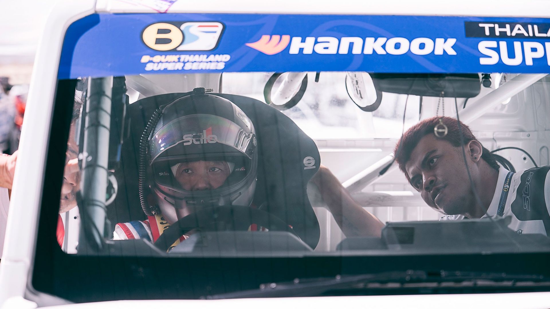 Why This Diesel-Powered Toyota Is The Coolest Racing Truck In The World