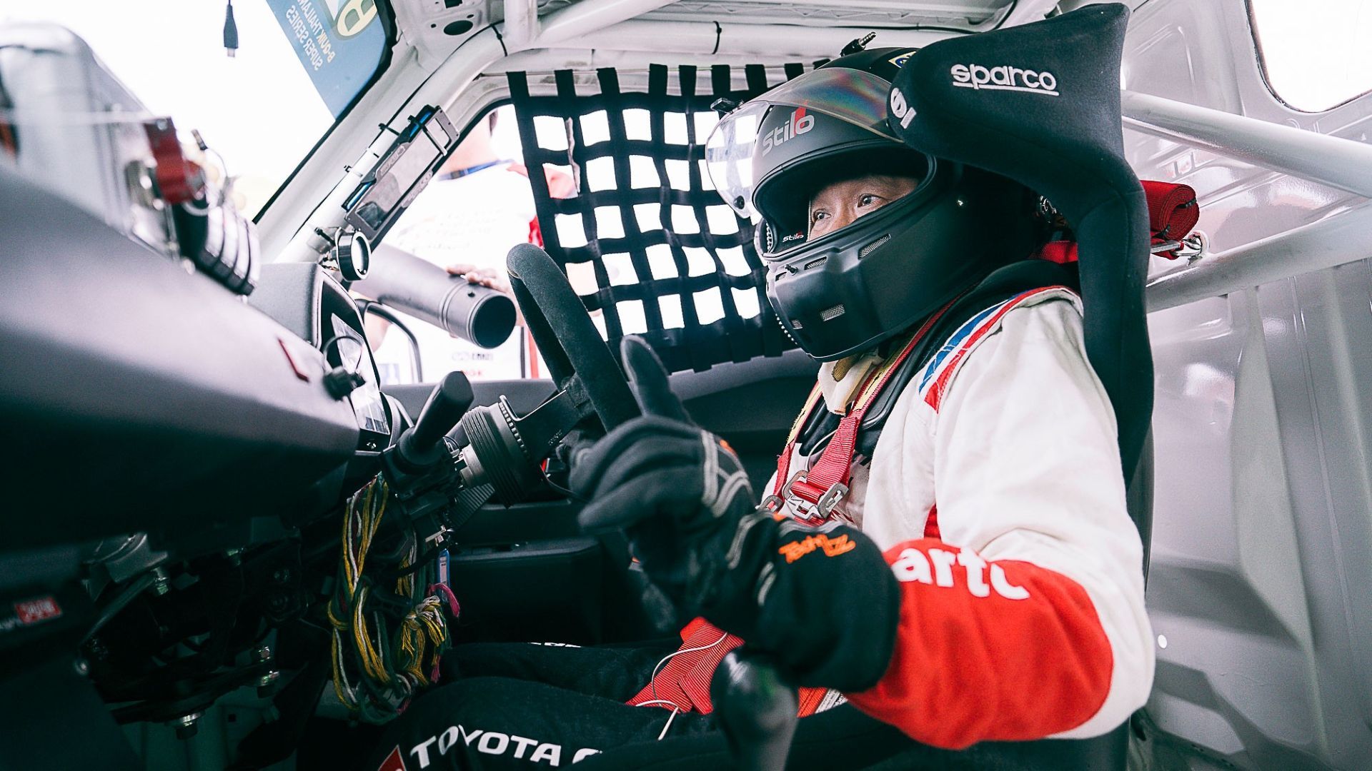 Why This Diesel-Powered Toyota Is The Coolest Racing Truck In The World