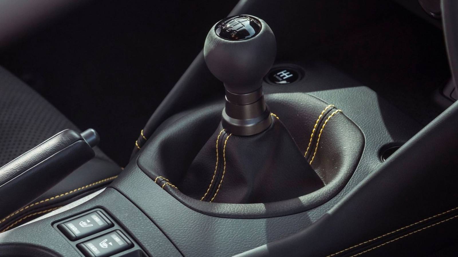 7 Sports Cars That Offer a Manual Transmission at No Extra Cost