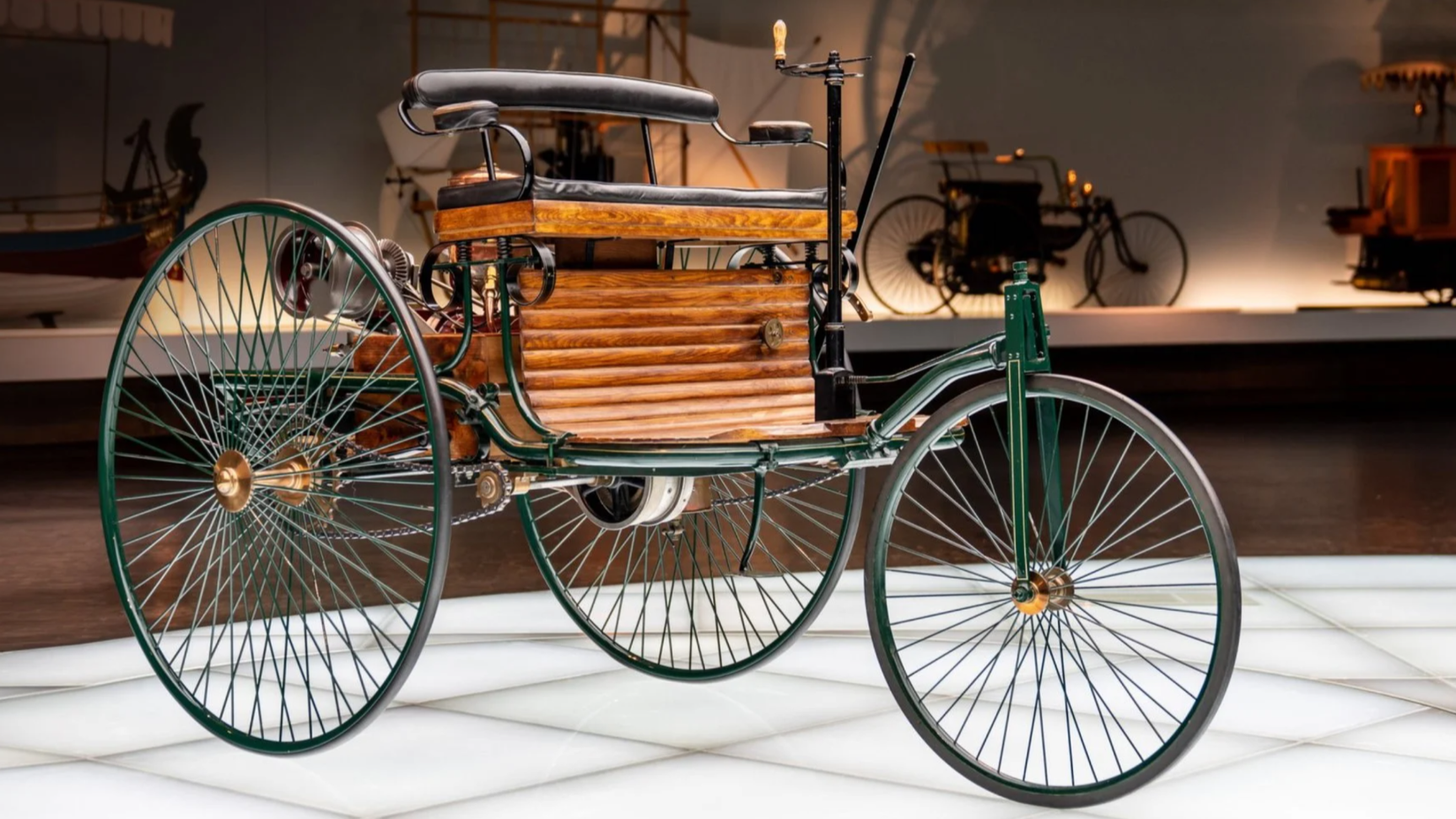 Mercedes-Benz F-Cell Roadster: A Modern Tribute to the First Car