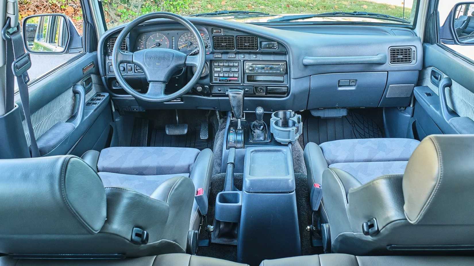 Toyota Land Cruiser 80 interior