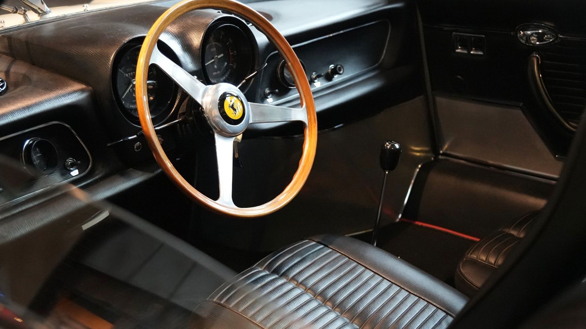 Only 4 Cars Have The Coolest Seating Setup Ever