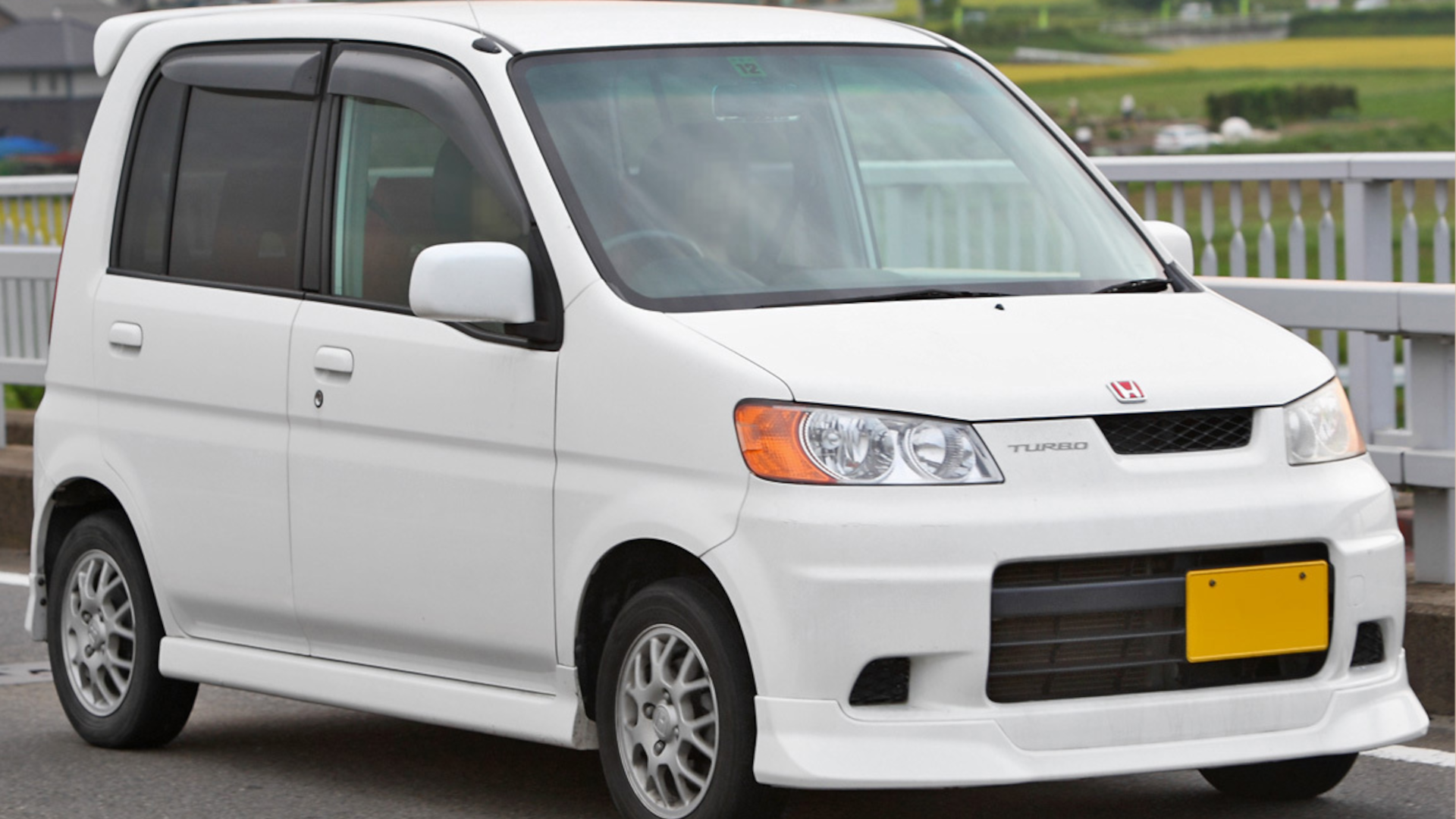 2000 Honda Life Dunk White Front Angled View