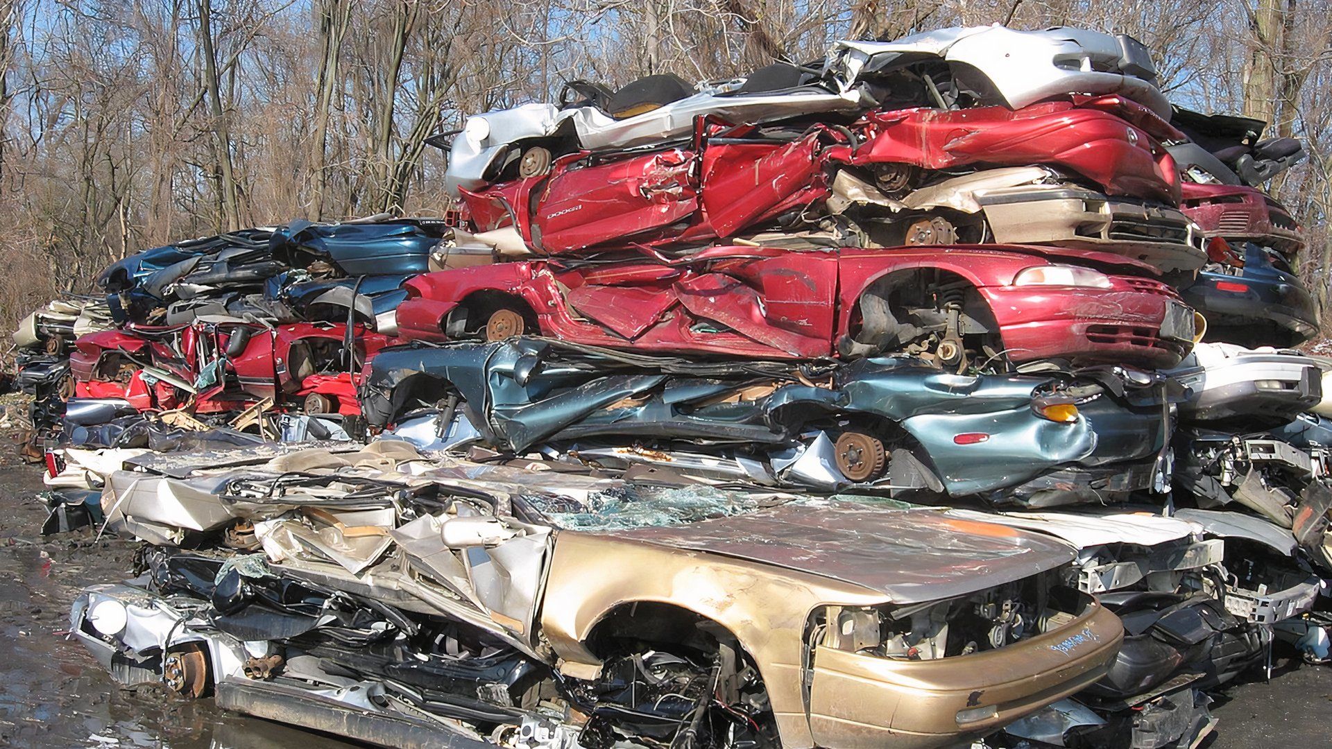 Can You Keep A Crushed Car In Your Yard?