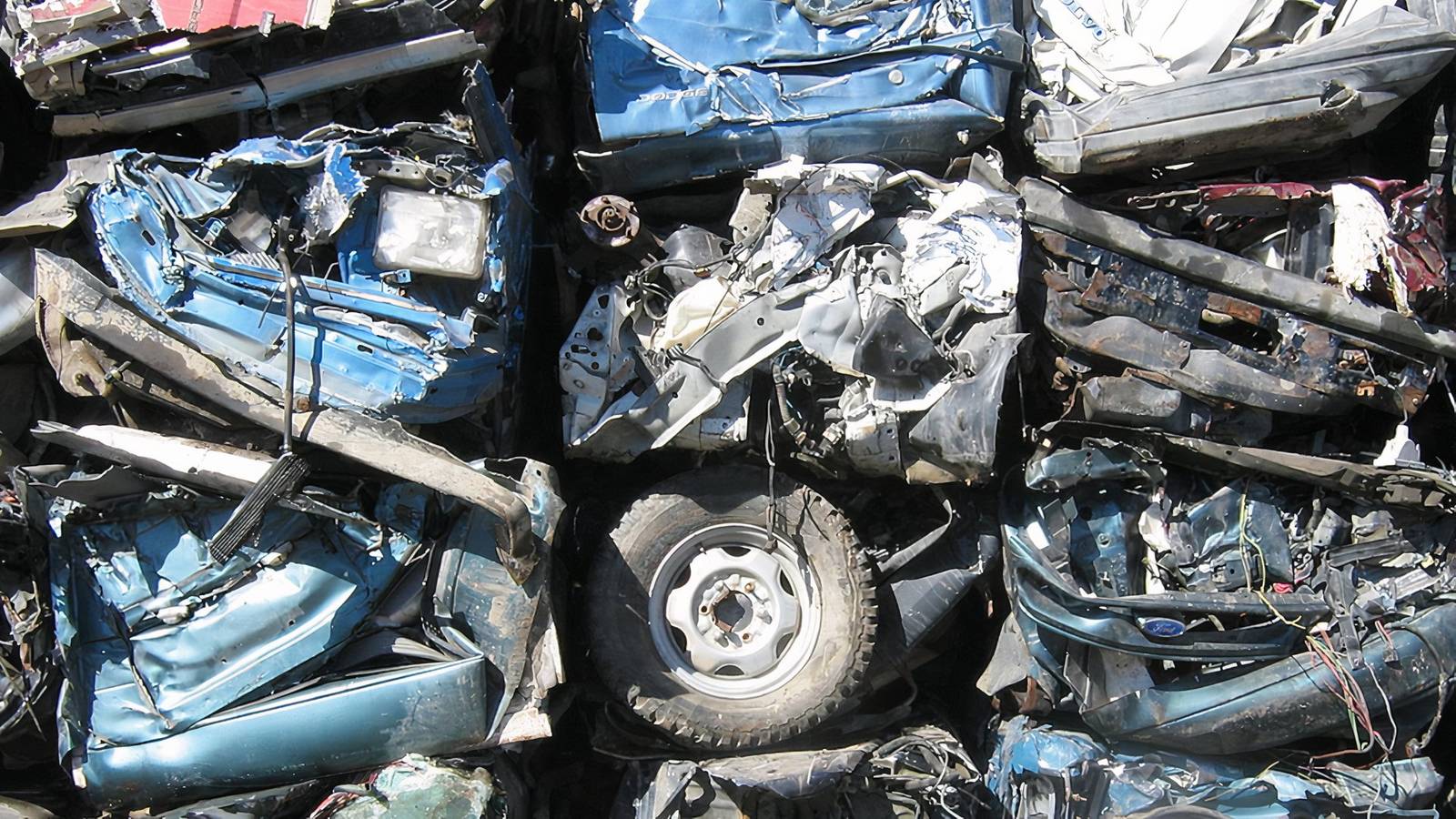 Can You Keep A Crushed Car In Your Yard?