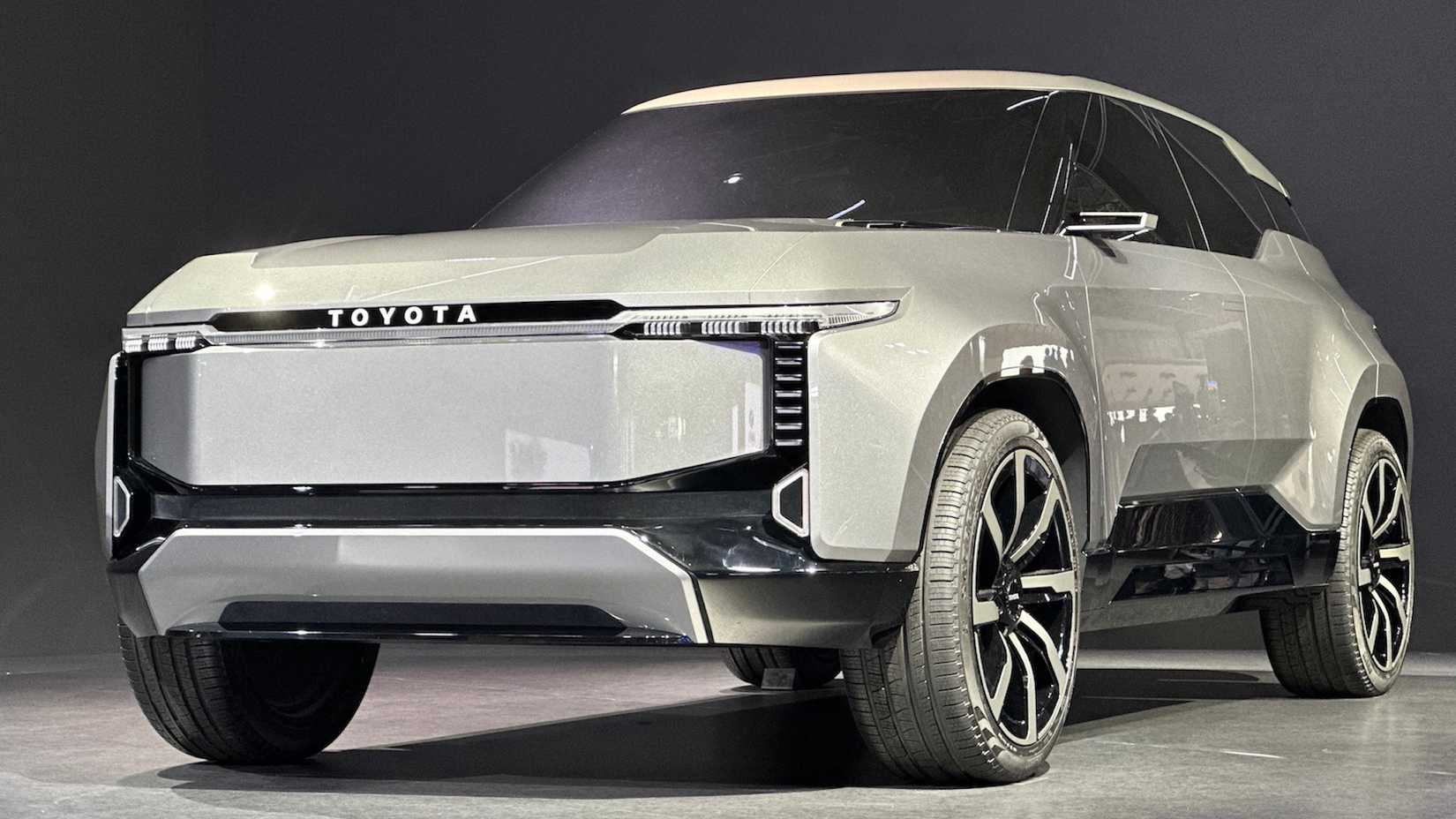 Toyota запускает электрокроссоверы с тремя рядами