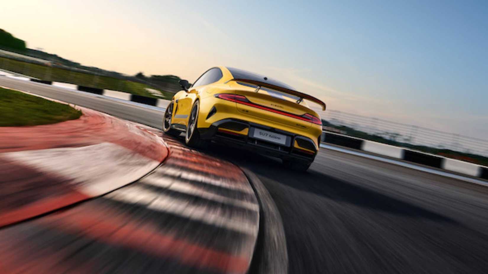 2025 Xiamoi SU7 Ultra rear, three-quarter, on track