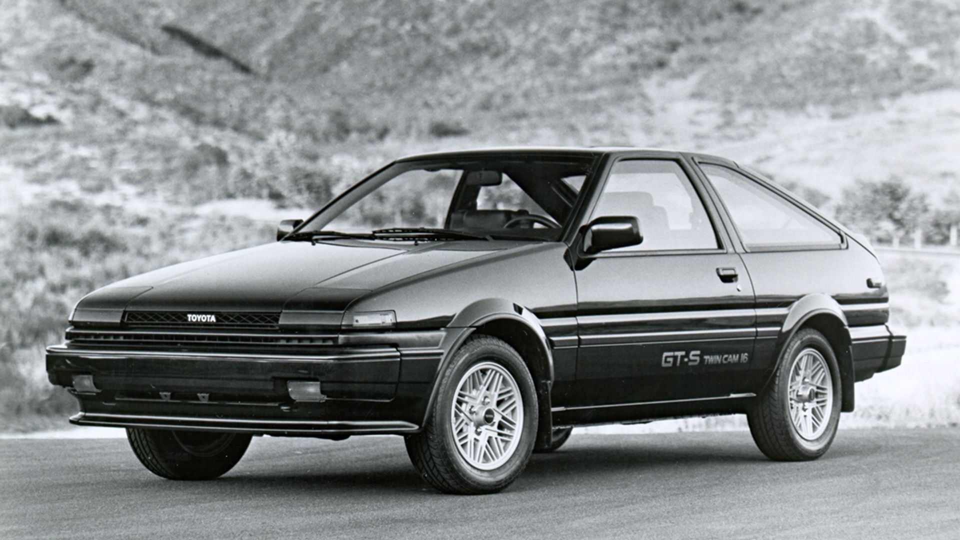 1984-1987 5th Gen AE86 GT-S Toyota Corolla Liftback Front 3/4
