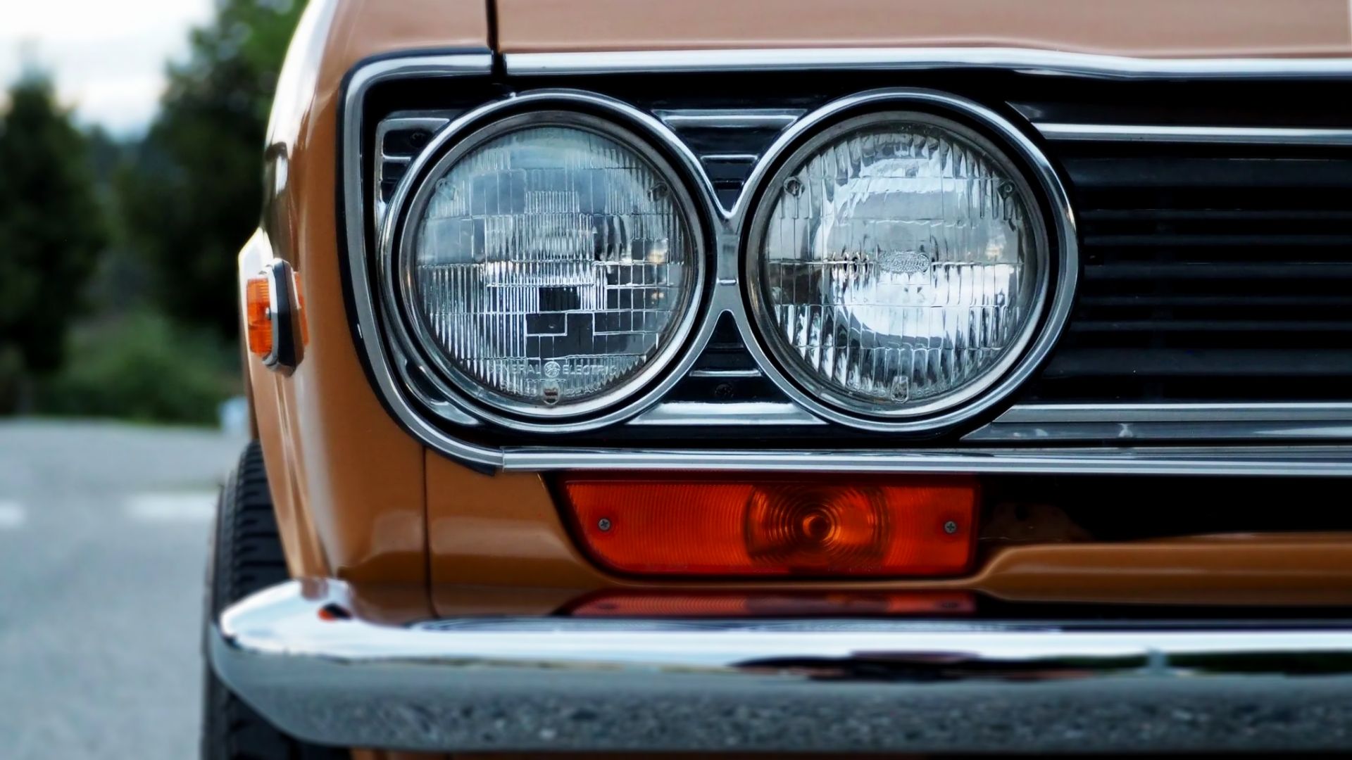 洋書 English for today second edition 1972 1972 Datsun 510 Blue Metallic with White Stripes 