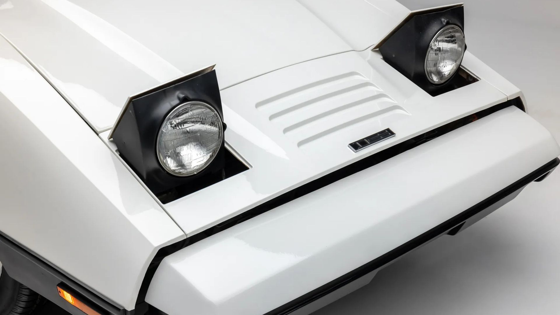 1974 Bricklin SV-1 Nose Close-Up Headlights Deployed