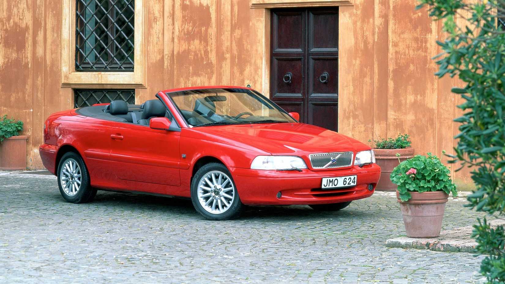 Volvo C70: The Discontinued Convertible's 30-Year Legacy