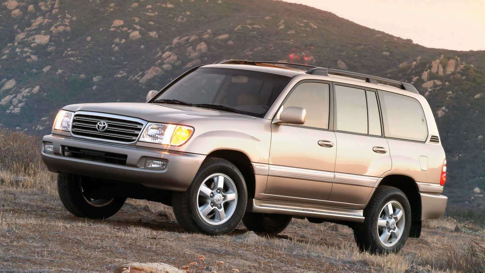 2000-2005 Toyota Land Cruiser front 3/4 off road
