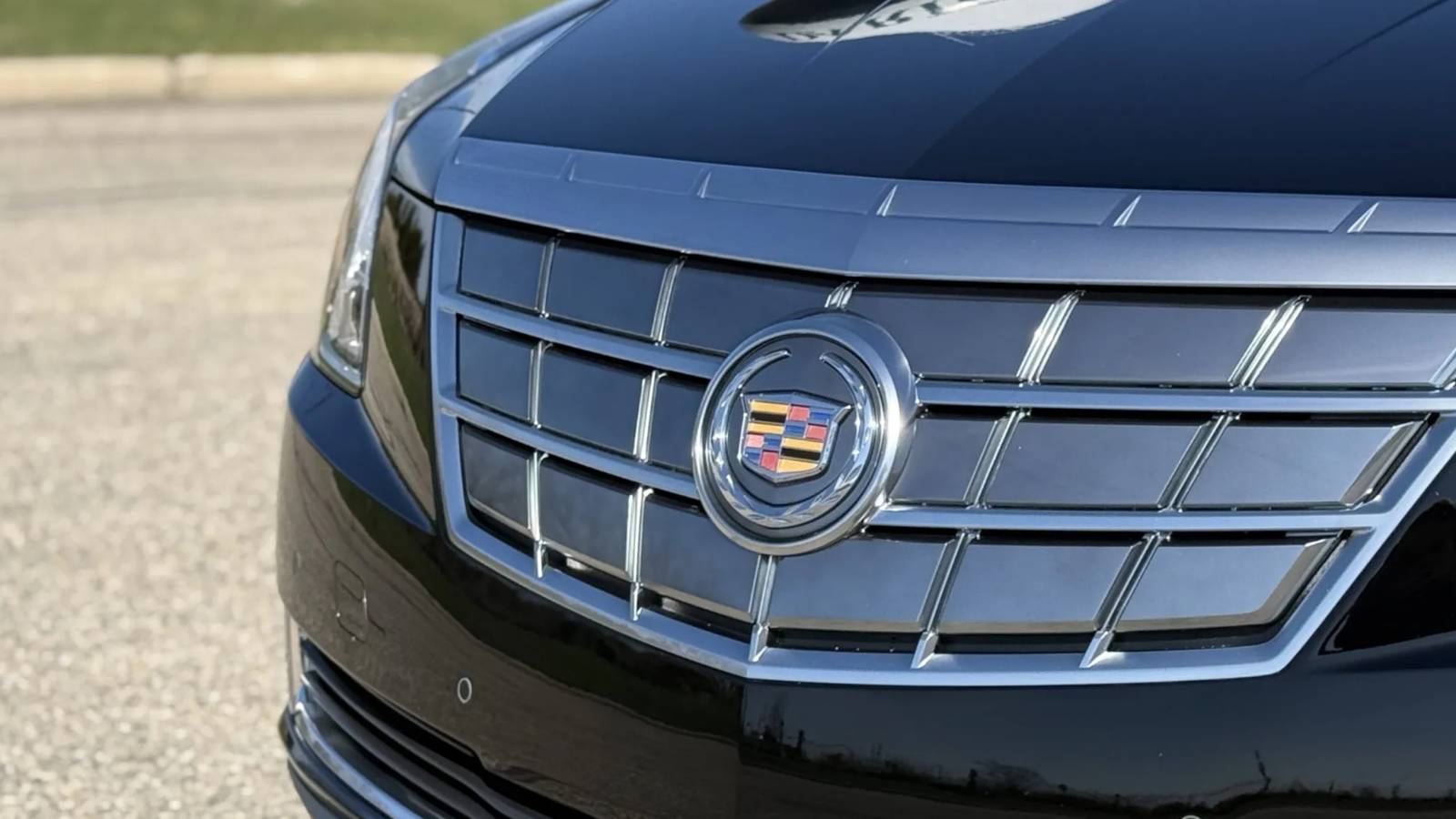 The Cadillac XLR Is A Hybrid Sports Coupe That's Far Cheaper Than The New Prelude