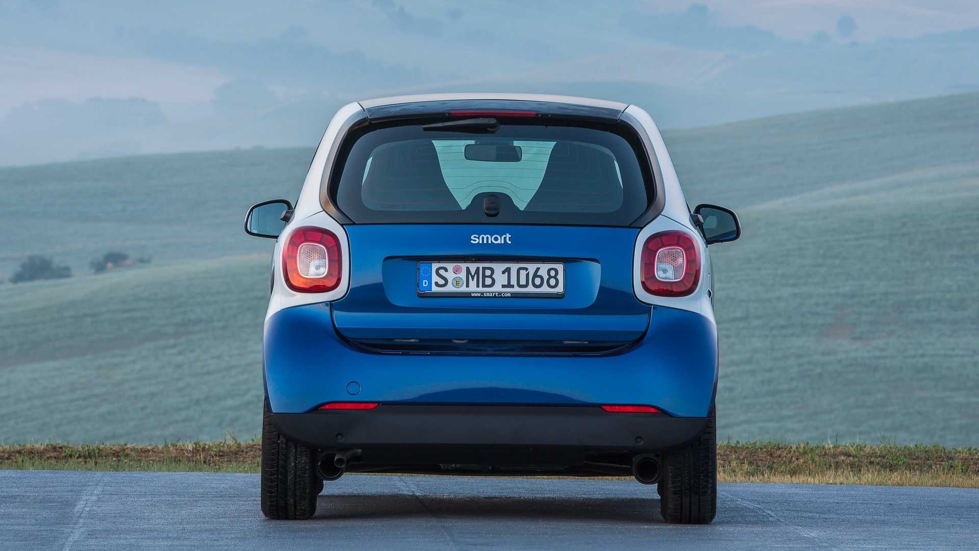 Smart Fortwo 2016 Rear AI Insists Drivers Of Smart Cars Are The Happiest