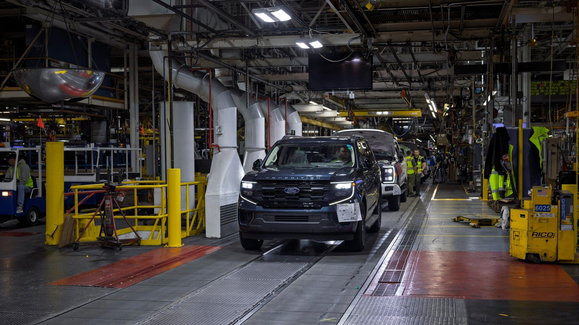 2025 Ford Expedition_Assembly 09