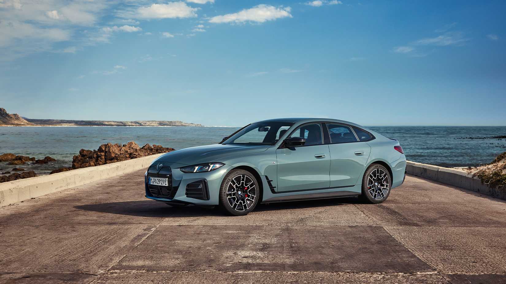 BMW продолжает лидировать в электрификации автомобилей