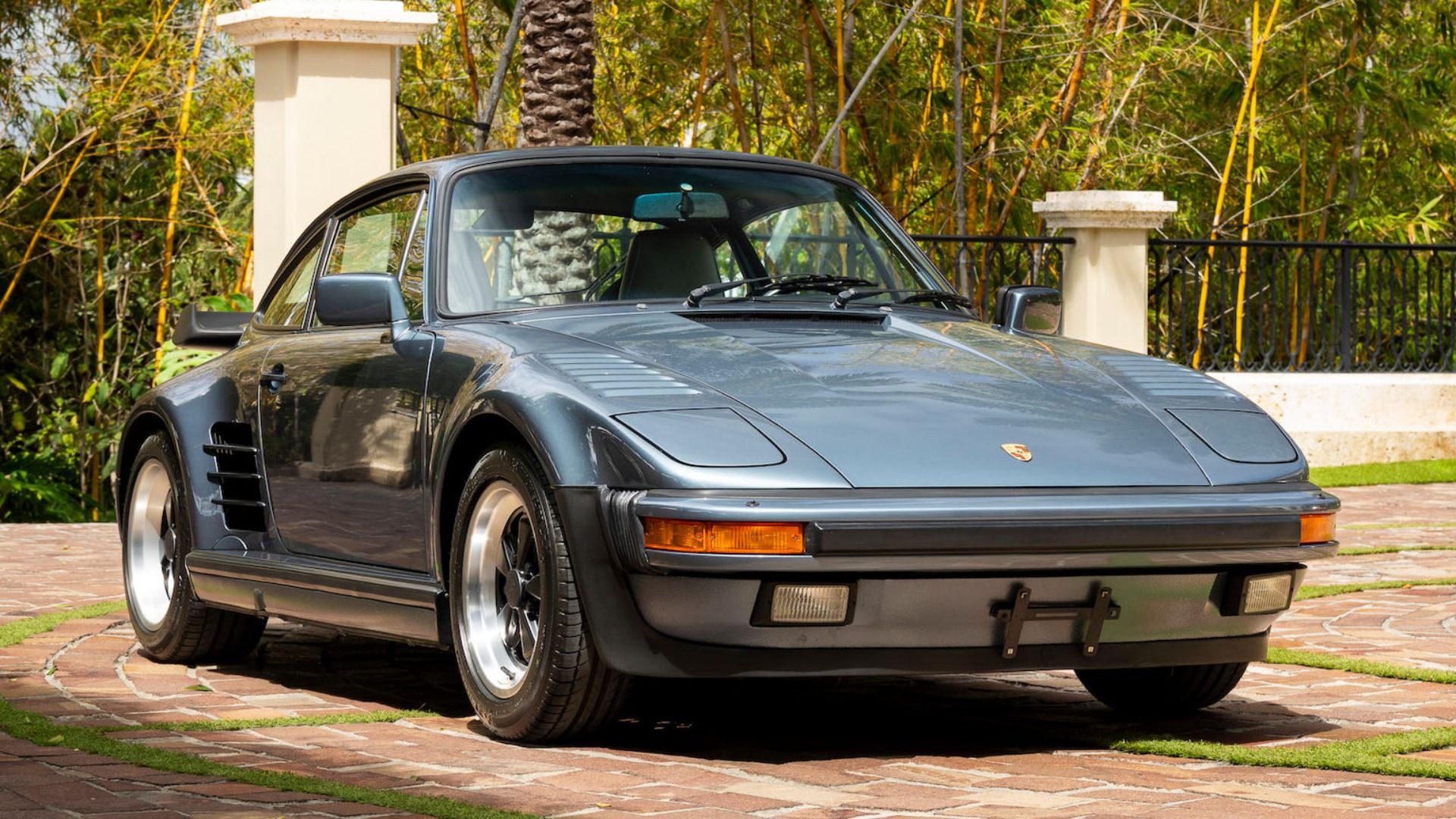 自動車 Porsche 911 Turbo Slant Nose Porsche's Original Retromod Can Be Yours For A Fraction Of A