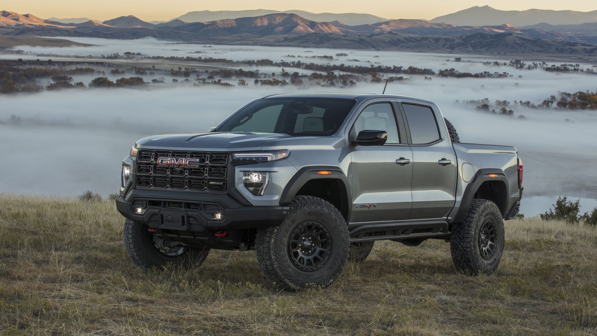 GMC Canyon AT4X AEV Edition 2024 года, вид спереди, в три четверти