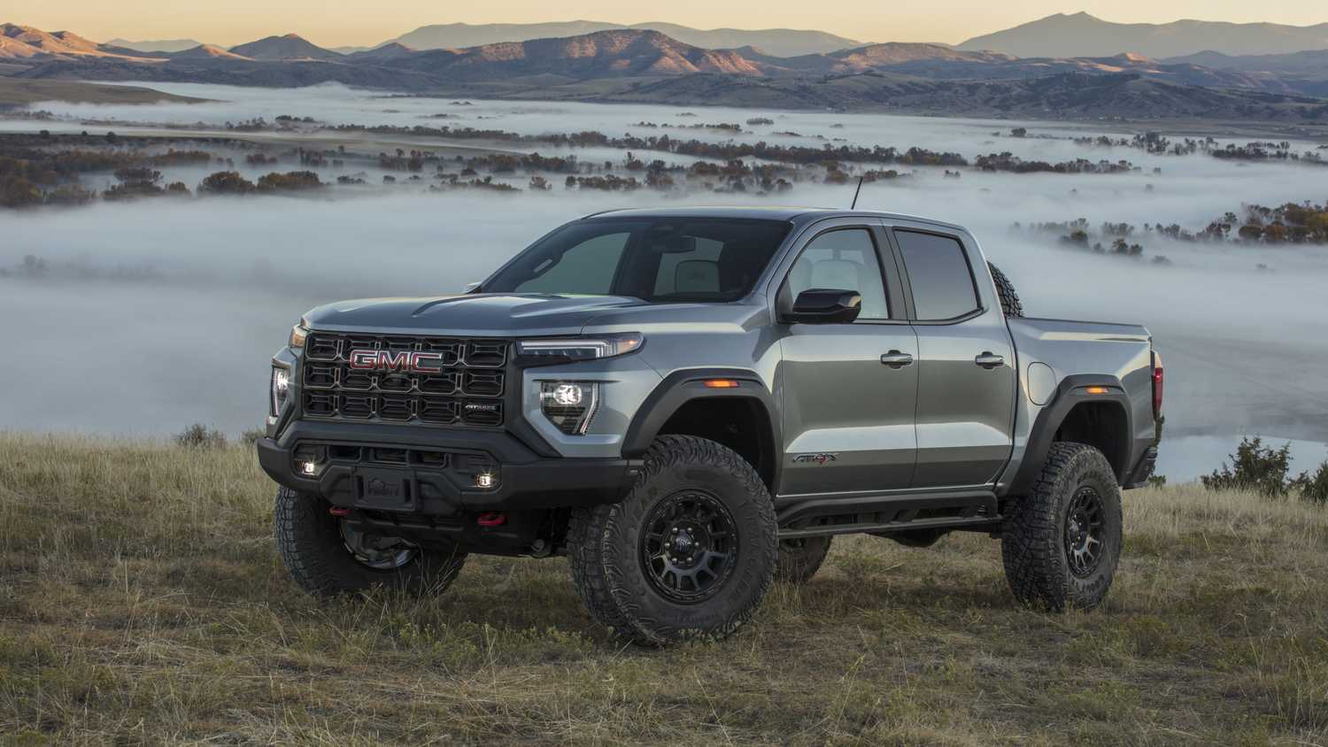 GMC Canyon AT4X AEV Edition 2024 года, вид спереди, в три четверти