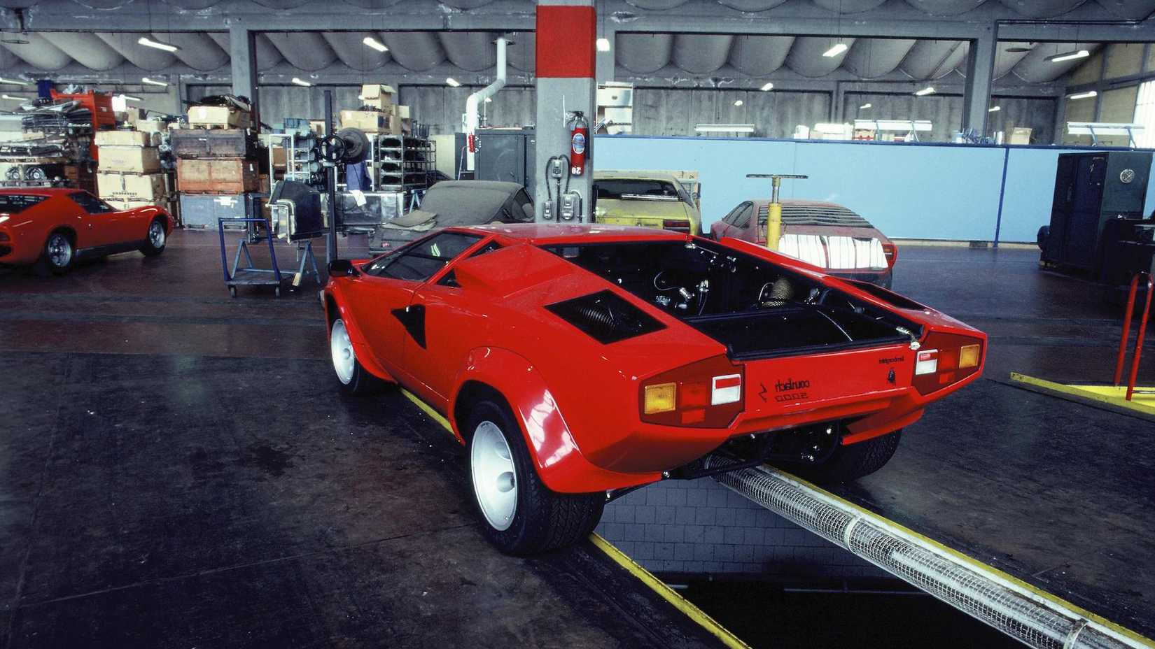 The Lamborghini Countach's Rear Wing Only Made It Slower