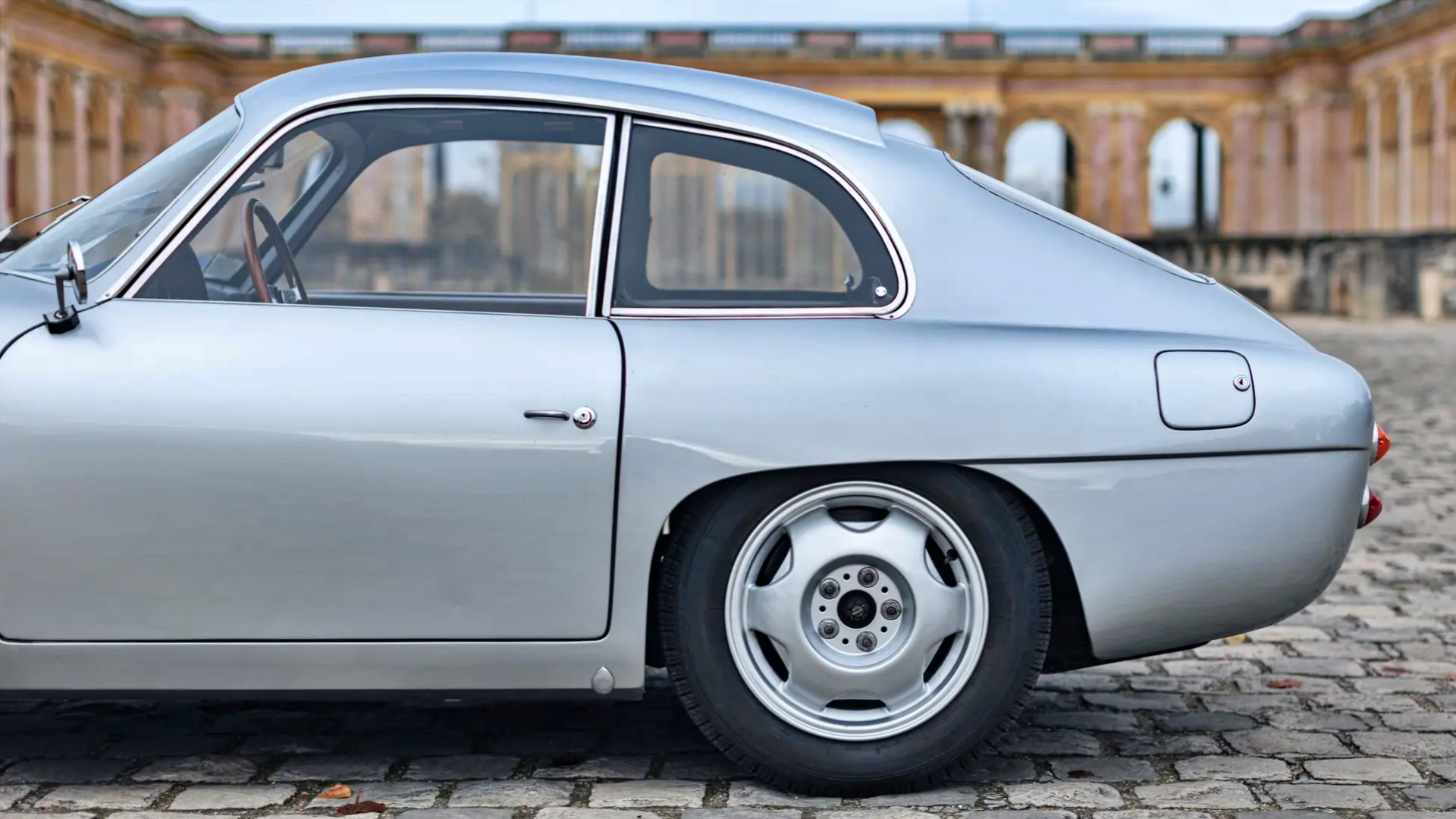 1963 osca 1600 gt side close
