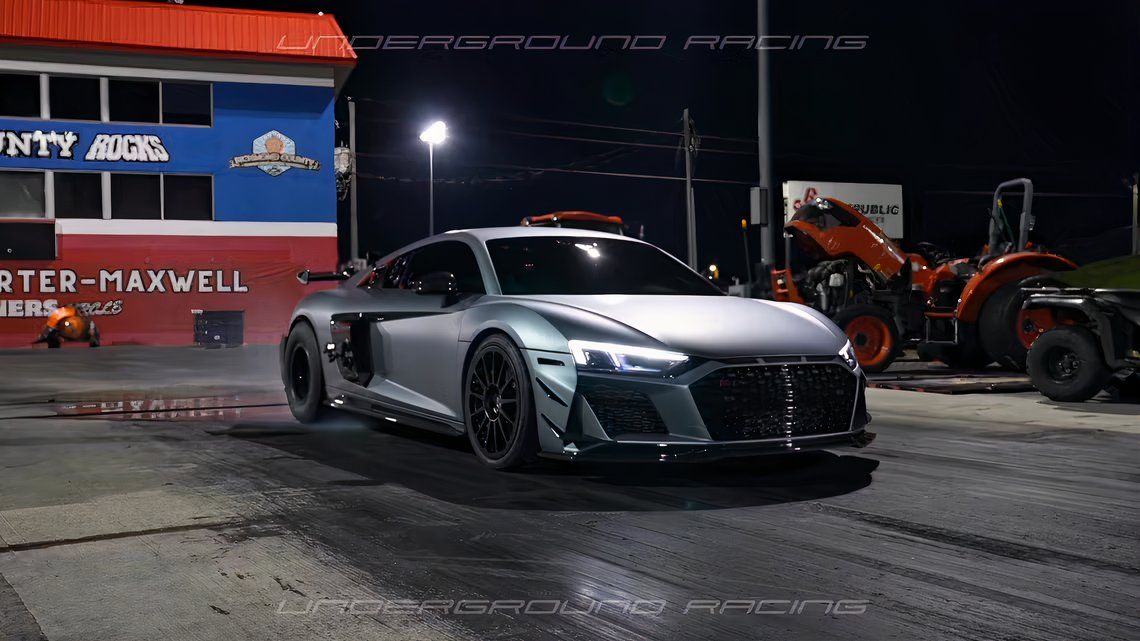 R8 Coupe - Videos | CarBuzz