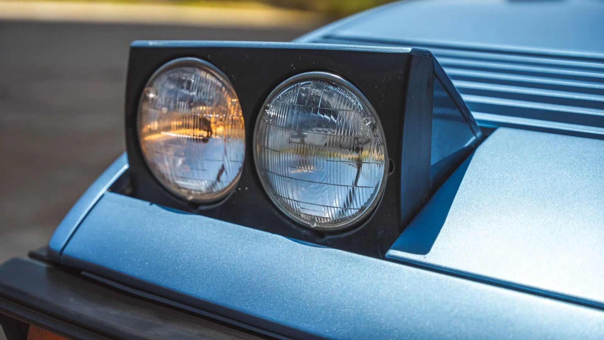 Ferrari, Koenigsegg, Lamborghini, a nawet Honda: 9 dziwnych aut z silnikiem umieszczonym centralnie i czterema miejscami