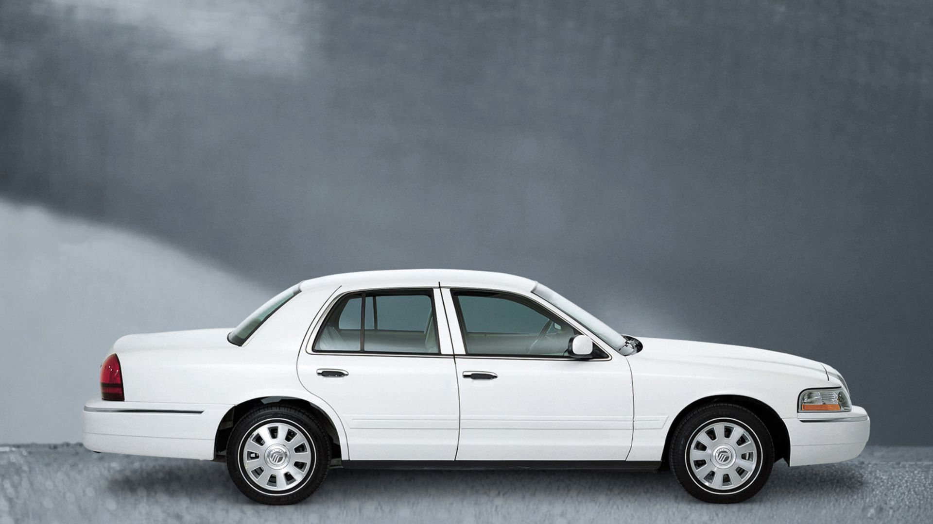 2003 - 2005 Mercury Grand Marquis - side profile