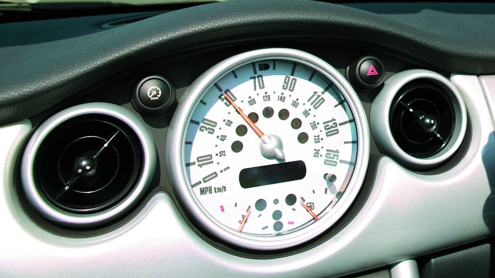 Mini Cooper's Infotainment: Love It or Hate It?