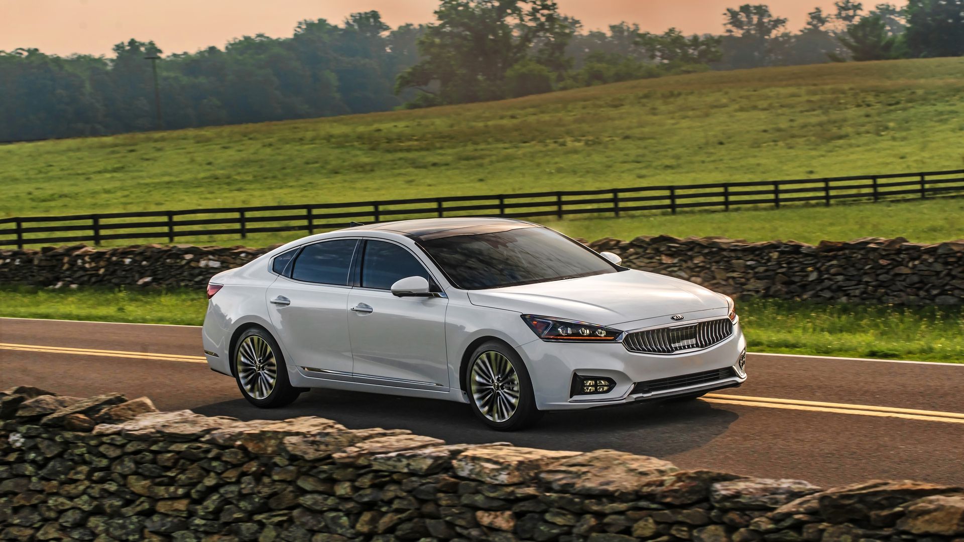 2019 Kia Cadenza Driving Shot 2
