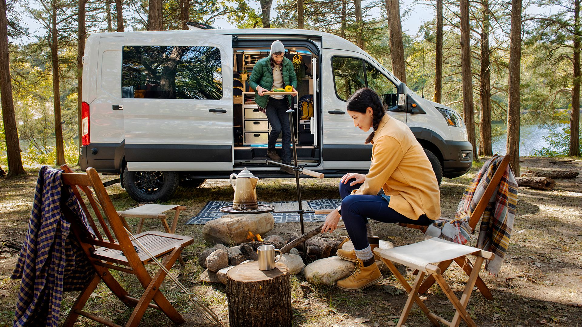 شاحنة فورد ترانزيت تريل كامبر