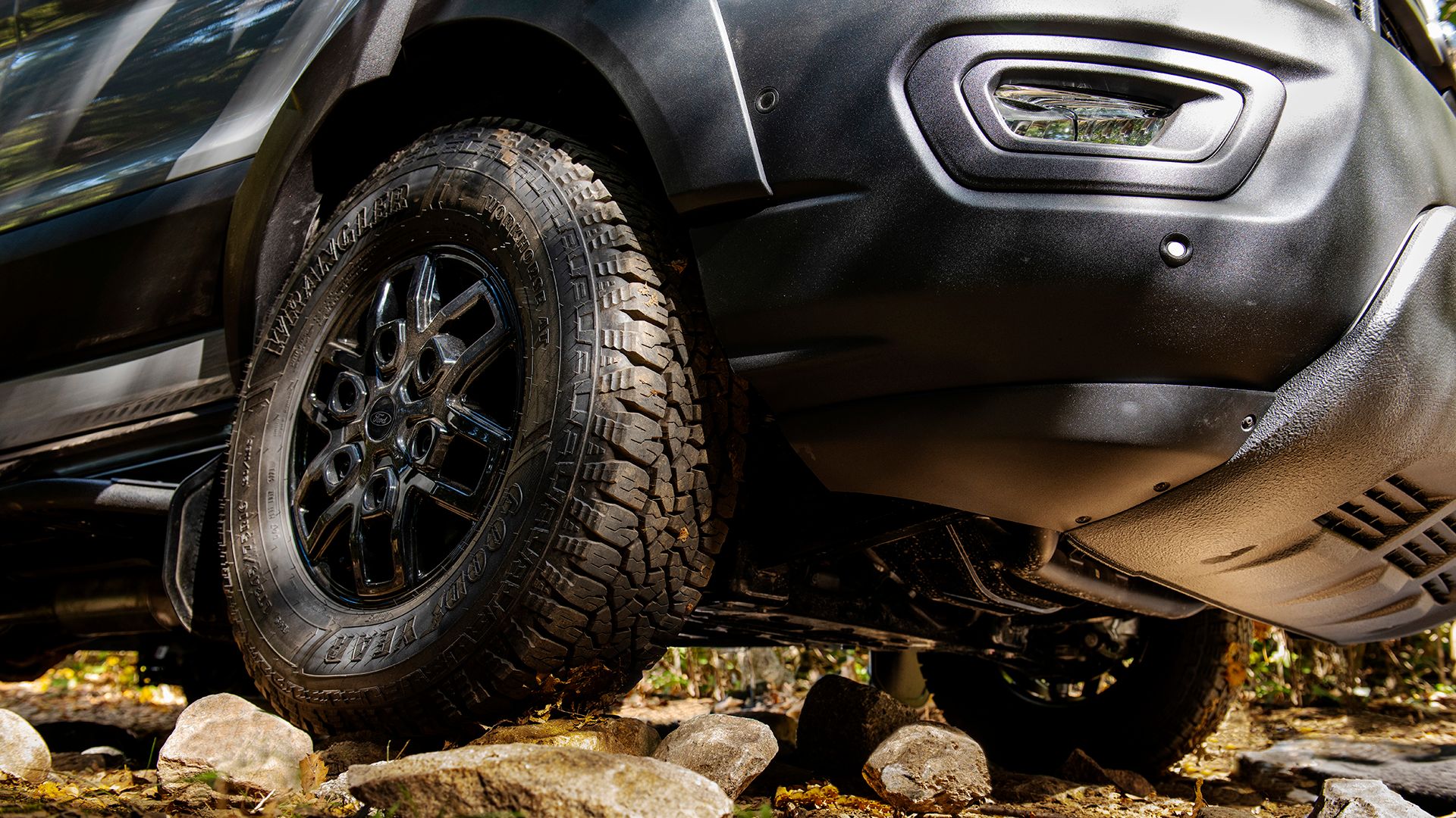 شاحنة فورد ترانزيت تريل كامبر