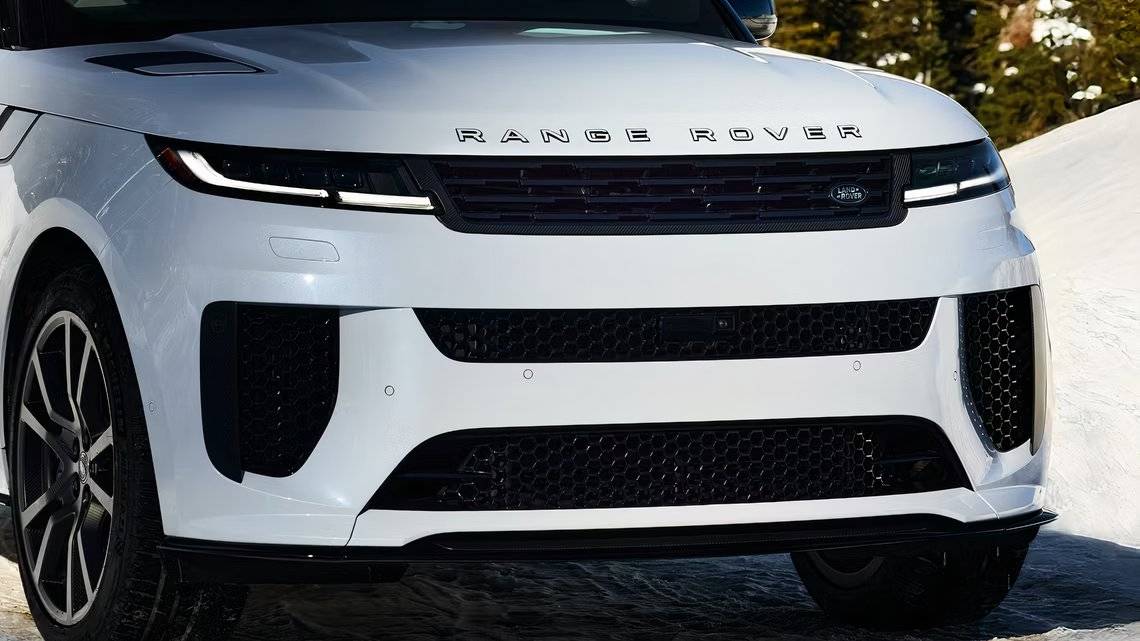 Video: The Month-Long Wait For New Defenders And Range Rovers Is Over