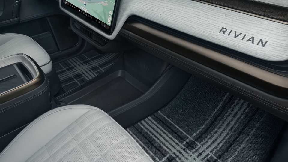 2025 Rivian R1S SUV Pricing, Photos & Specs